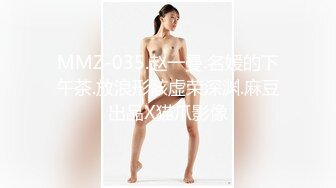 风骚美少妇露脸来了大姨子，用小嘴伺候大鸡巴，全程露脸深喉大鸡巴吸蛋蛋，看着好骚，让大哥