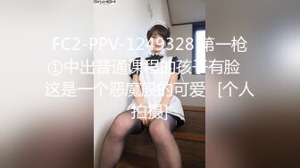 美女兴起 和邻居在沙发上来了一场性爱表演