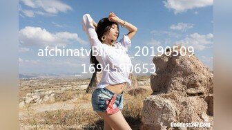 【厕拍精品】游乐场女厕刁钻角度偷拍8位年轻貌美的少妇各种美鲍 (2)