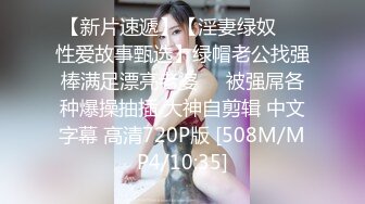 小平头网约极骚外围美女，渴望的眼神想要舌吻，骑坐在身上互摸，跪地深喉口交，抱起来撞击屁股，猛操搞得浑身是汗