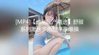 [MP4/ 375M] 白丝大奶骚人妻真骚，双腿夹着大哥的头舔逼，浪叫呻吟好刺激，让大哥草嘴玩逼