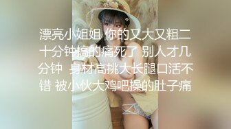 家庭摄像头破解真实偸拍，一家三口午休，老公兽性大发，把妻子拉过来扒掉内裤就搞