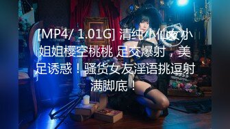 《震撼福利超强乱伦》真实原创大神记录与大肥逼嫂子的偸情日子，慢慢的聊到她内心处，最终拿下了，第一次好紧张