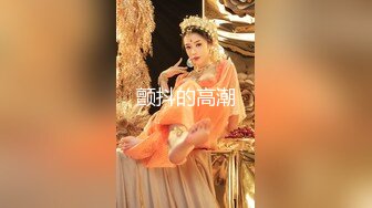 9月新流出大神潜入商场隔板女厕偷拍美女尿尿打扮中性的短发美眉逼毛挺黑的