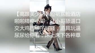 虽然带了口罩，还是能辨别绝对是美女，鲍鱼很美，主动掰穴里面很粉