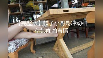 被大鸡巴草爽的小骚货给大哥展示绝活，胸推漫游口交大鸡巴