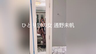 公園裏豪放騎木馬的美少婦,白內內全走光了