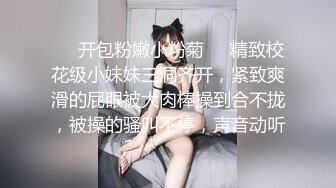 骚逼女友~晚上下班回来，像着了魔一样~衣服来不及脱，扑上来捉住我的鸡儿使劲在这里吃又舔~看她吃的骚劲~心里特刺激过瘾！！