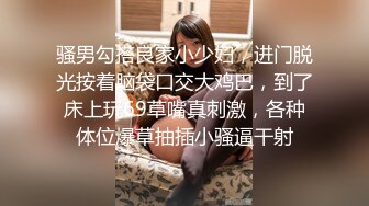 【战狼无套】短发离异人妻家中被情人偷拍，玩着手机裸体躺平你随便玩，一会儿性欲大起干得激情