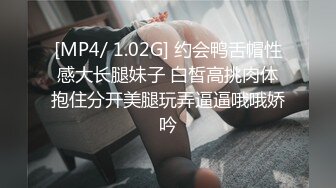 性感妹子身材诱人，还能玩倒挂金钩的69式