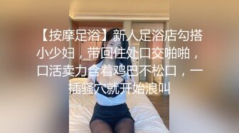 黑客破解家庭网络摄像头偷拍 性饥渴夫妻在杂物房的沙发激战多姿式完美配合