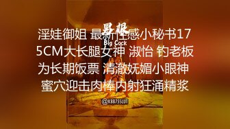 约了个白色T恤苗条身材妹子，舌吻调情沙发上骑坐自己动床上猛操