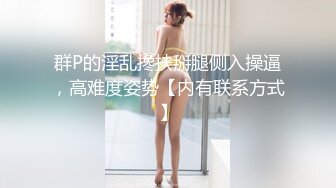 科技楼蹲守深蓝色套裙小美女窄小的逼洞被夹一下