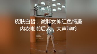 颜值不错的小骚逼露脸长着一对巨无霸的大奶子，裸露在外自己揉捏把镜头都晃晕了，自慰骚逼高潮喷水不要错过