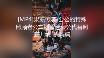 固定摄像机偷拍方格短裙美女