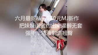 《魔手外购极品CP》地铁女厕偸拍络绎不绝的年轻小姐姐方便美女多亮点多，妹子换奶罩一对大奶又圆又挺手感绝对一流 (7)