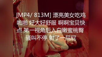 调教熟女妈妈 脚在抽搐 痒痒 爽不爽 受不了了 知道自己喷了几次 被两小伙调教成一个会喷水的母狗