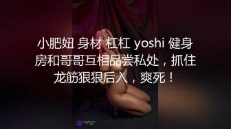 饥渴的骚妹妹被小哥们各种玩弄，口交大鸡巴深喉草嘴，躺着侧入揉着骚奶子爆草