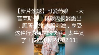 女仆装美少妇，客厅沙发上后入无套啪啪，快速抽查内射