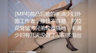 性感篮球宝贝比基尼制服几天不操，趴在桌子上，撅起小屁股把她粉嫩的小穴塞满！