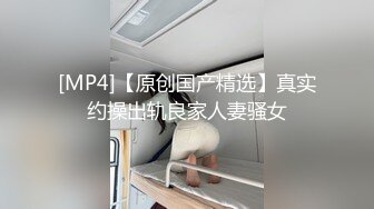 ✿【网红厕拍】开闪光厕拍极品大网红，妹子一直尿外面