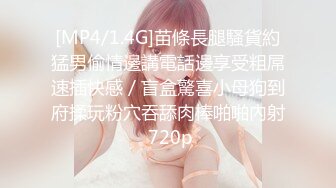 小马寻花约来足疗女技师,舔屌互摸扶着屁股后入,沙发上位骑乘