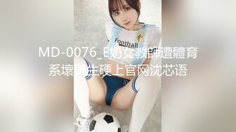 年轻情侣居家啪啪下海,小哥边看笔记本别人直播边干女友,妹子笑起来很甜