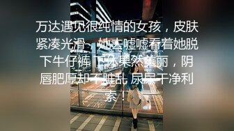 母狗在车里自慰