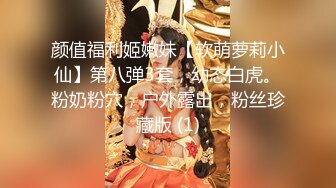 [MP4/ 1.63G] 渣女来袭高颜值女神情趣装诱惑，露脸跟大哥户外车震啪啪，站着尿尿深喉大鸡巴让大哥车上车下爆草