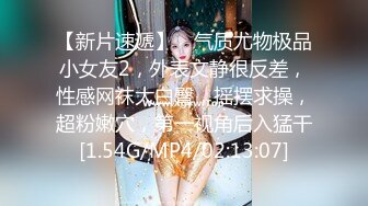 夜总会女厕蹲守偷白衣黑裤美女诱人的美鲍一条细缝