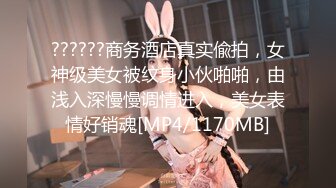 [MP4/ 659M] 漂亮黑丝JK美女 掰着M腿被大肉棒无套输出 后入射了满满一屁屁