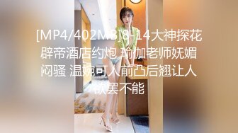 两个妹子脱光衣服练习完模特步就被眼镜小哥双飞