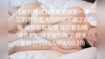 八块腹肌勾引健身教练到家里指导,和室友联合被教练轮操开火车3P,八块腹肌前后都爽歪歪