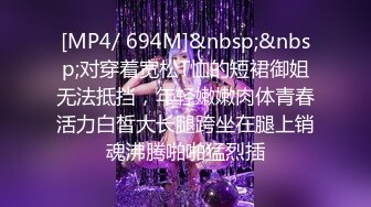 《极品CP魔手外购》近景偸拍商场女厕各种类型小姐姐方便亮点多长腿丝袜制服妹逗逼表情是怎么回事附加经典007极品厕拍 (9)