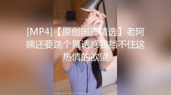 烈焰红唇嫩妹妹！洗完澡被炮友爆操！白嫩奶子一手抓，吸吮舔屌，往上视角抽插，骑乘位套弄