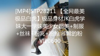 TWTP803校园附近一家商超店厕所偷拍好多青春靓丽女学生换卫生巾换衣服 (1)