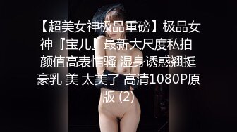 餐厅女厕全景偷拍 长发美女的小嫩B